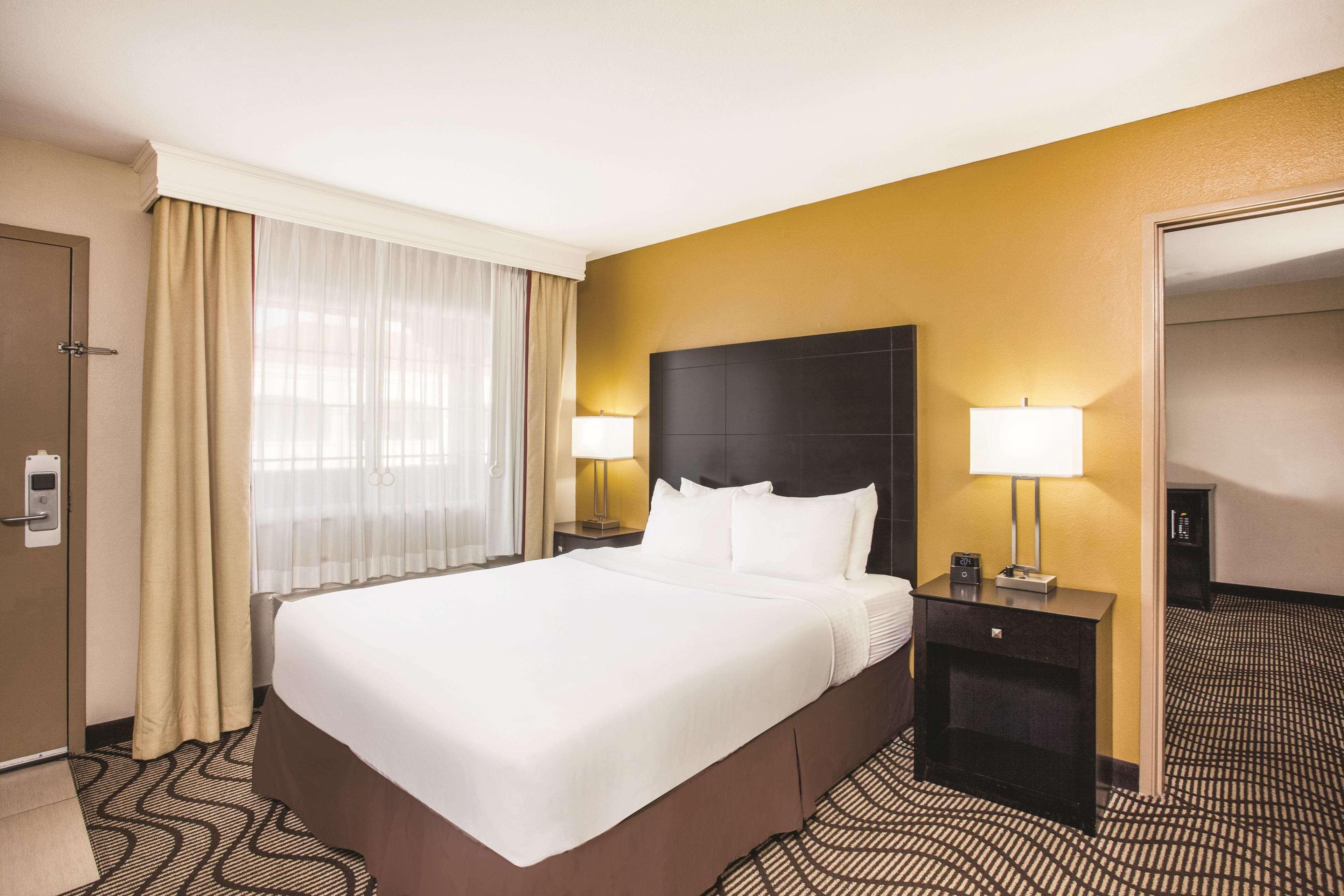La Quinta By Wyndham Carlsbad - Legoland Area Hotel Екстериор снимка