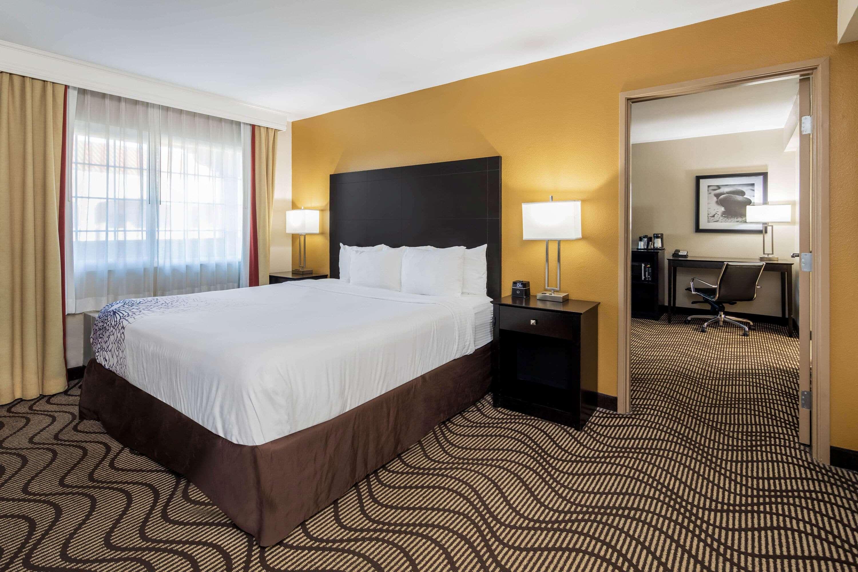La Quinta By Wyndham Carlsbad - Legoland Area Hotel Екстериор снимка