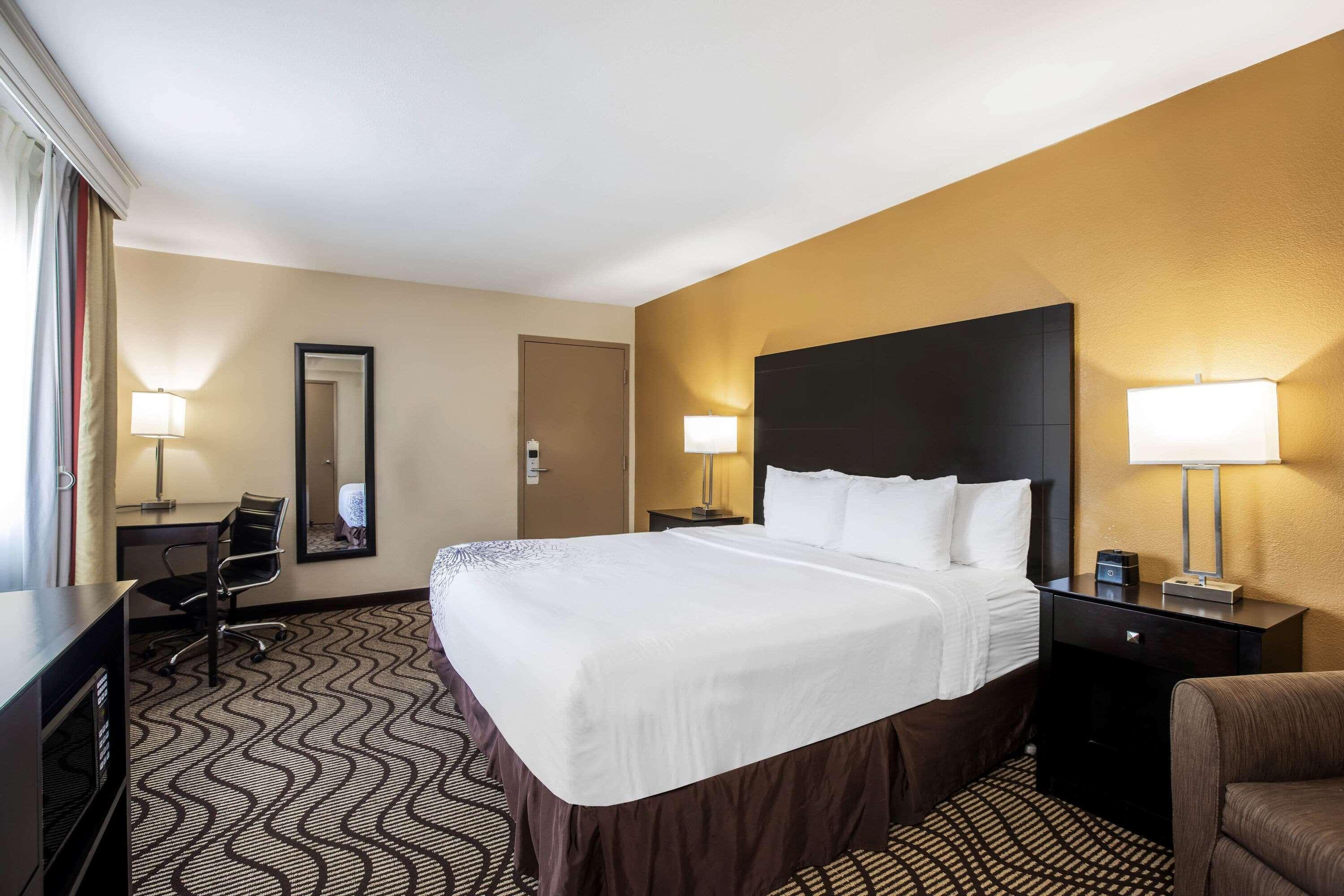 La Quinta By Wyndham Carlsbad - Legoland Area Hotel Екстериор снимка