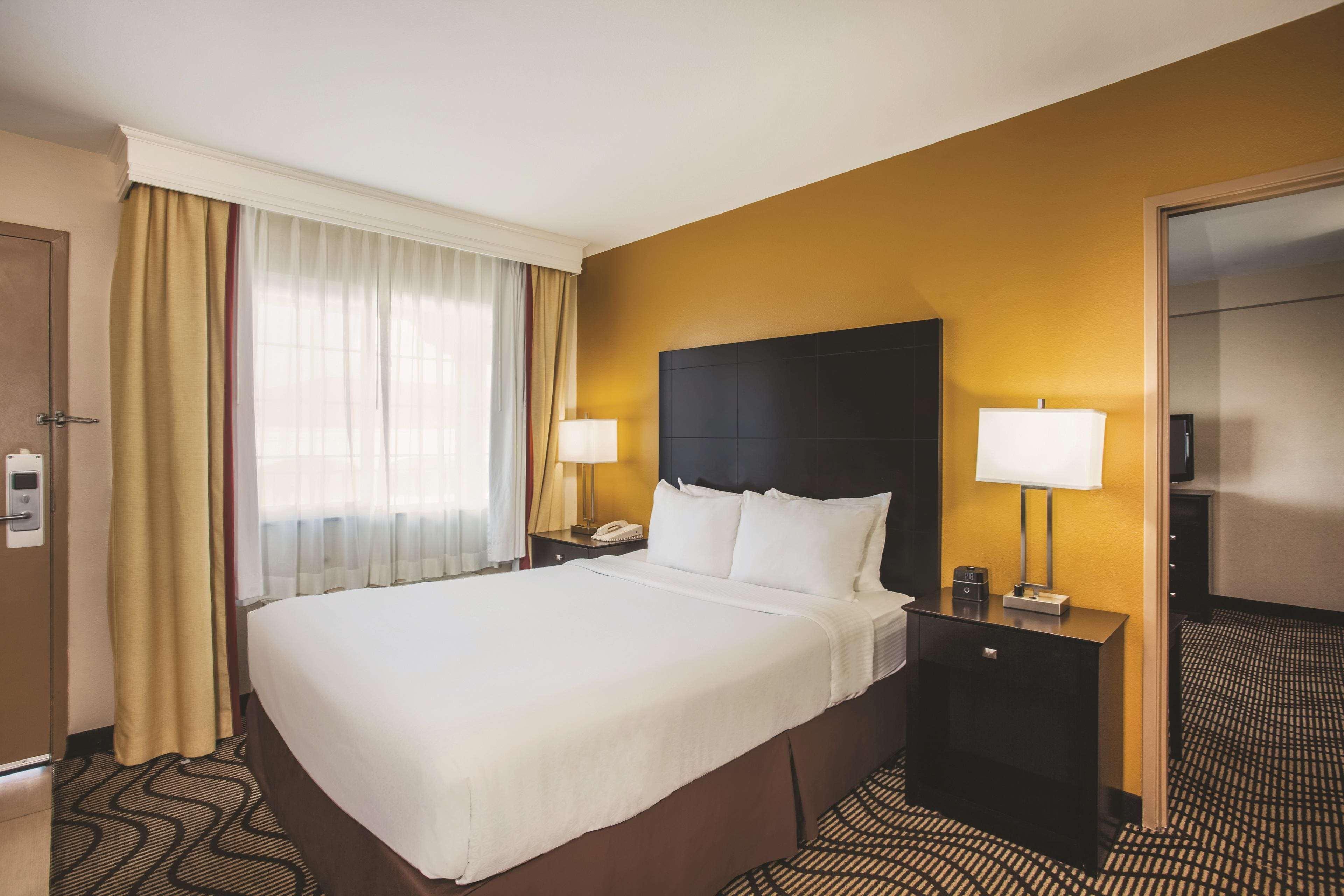 La Quinta By Wyndham Carlsbad - Legoland Area Hotel Екстериор снимка
