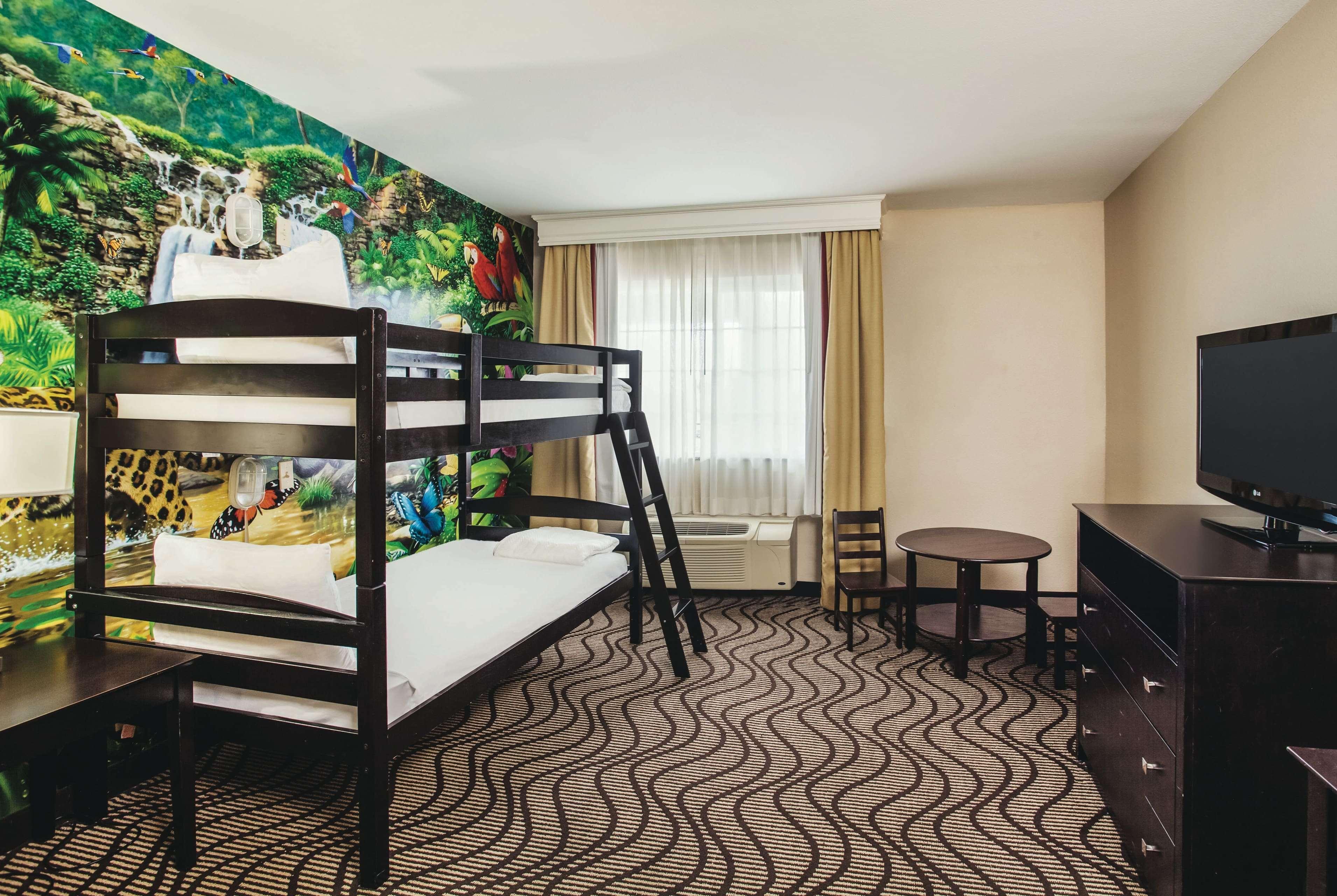 La Quinta By Wyndham Carlsbad - Legoland Area Hotel Екстериор снимка