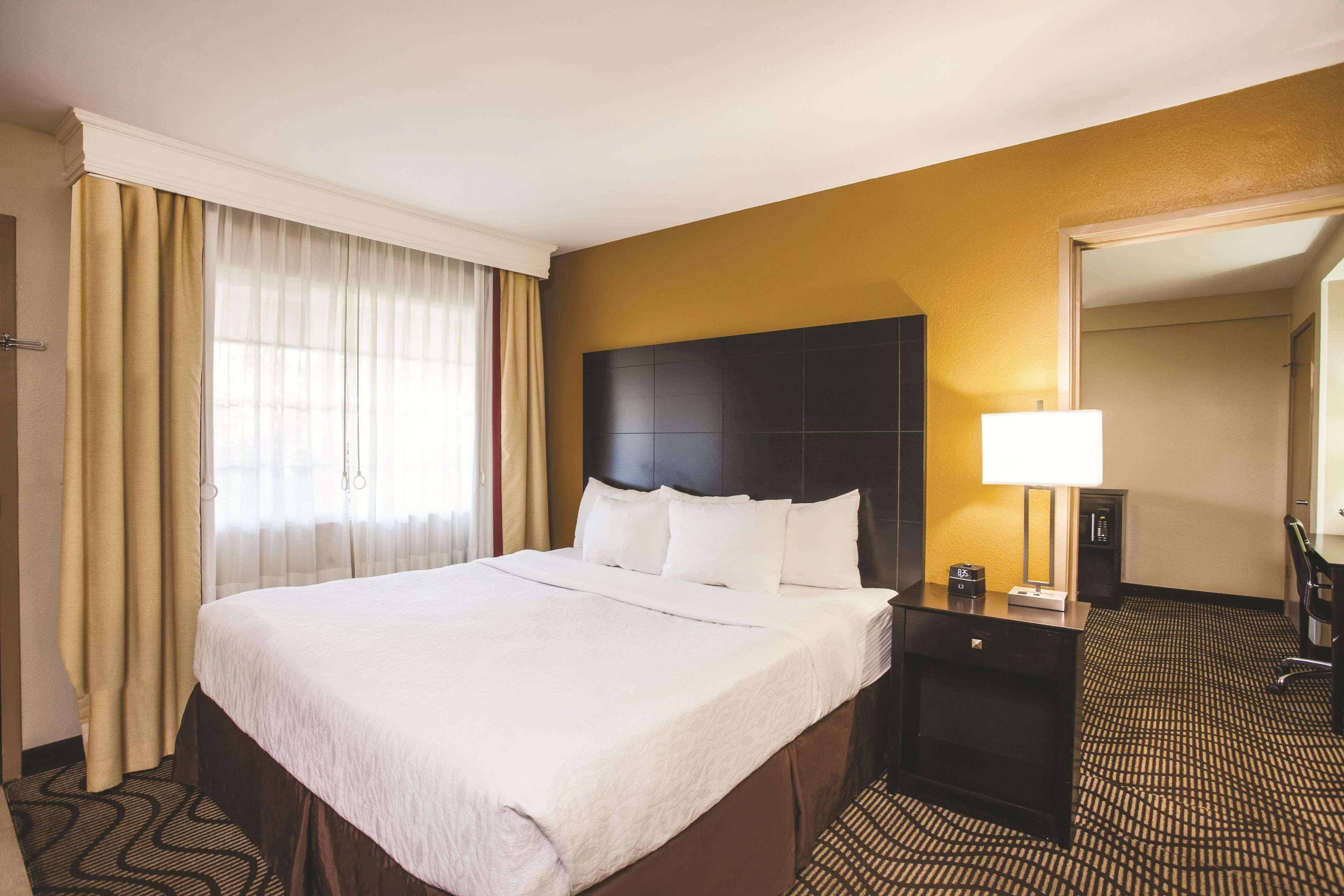 La Quinta By Wyndham Carlsbad - Legoland Area Hotel Екстериор снимка