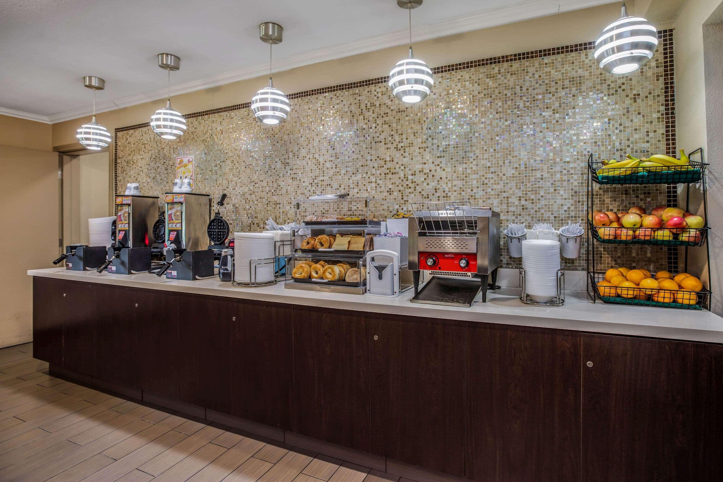 La Quinta By Wyndham Carlsbad - Legoland Area Hotel Ресторант снимка
