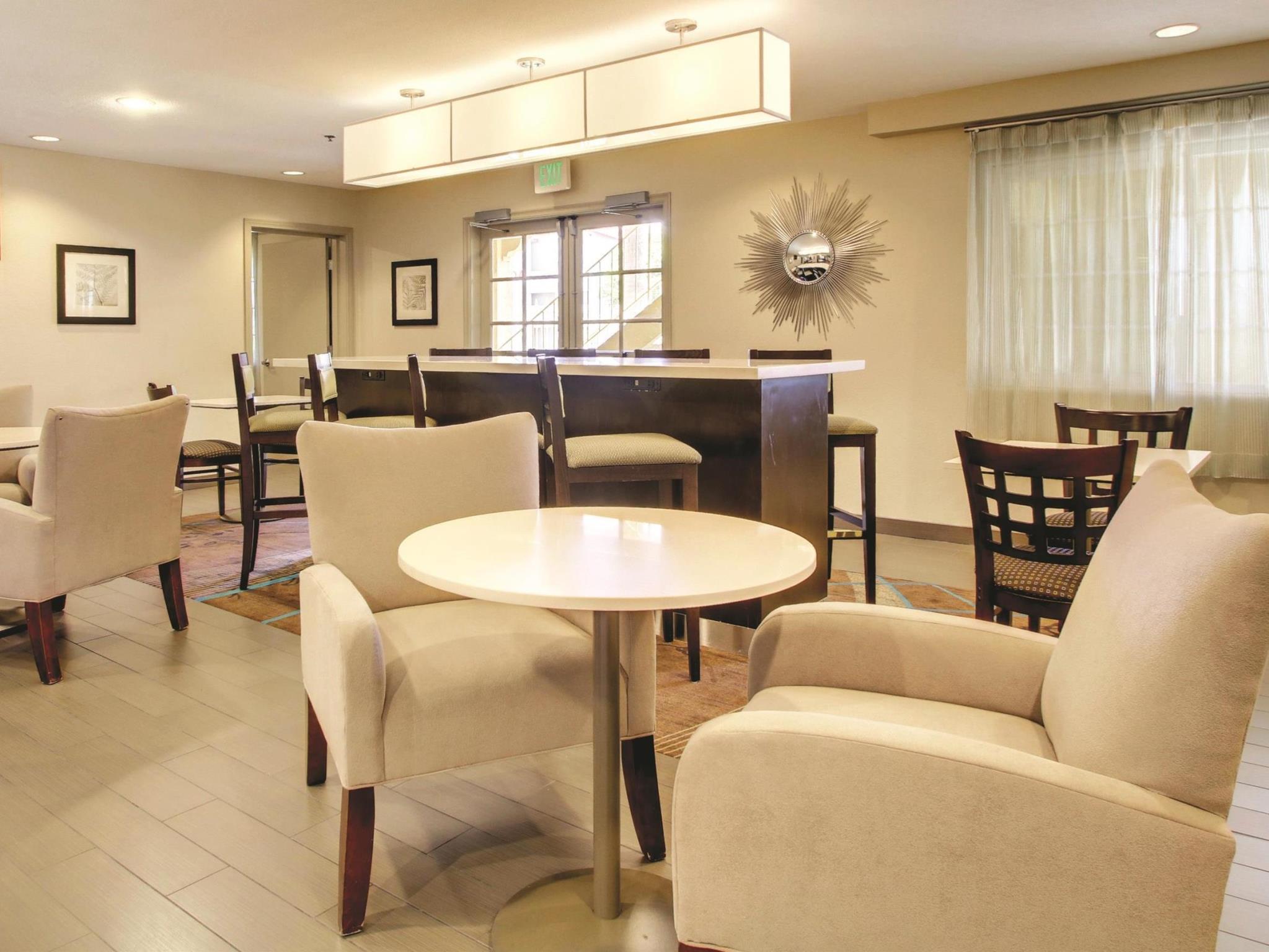 La Quinta By Wyndham Carlsbad - Legoland Area Hotel Екстериор снимка