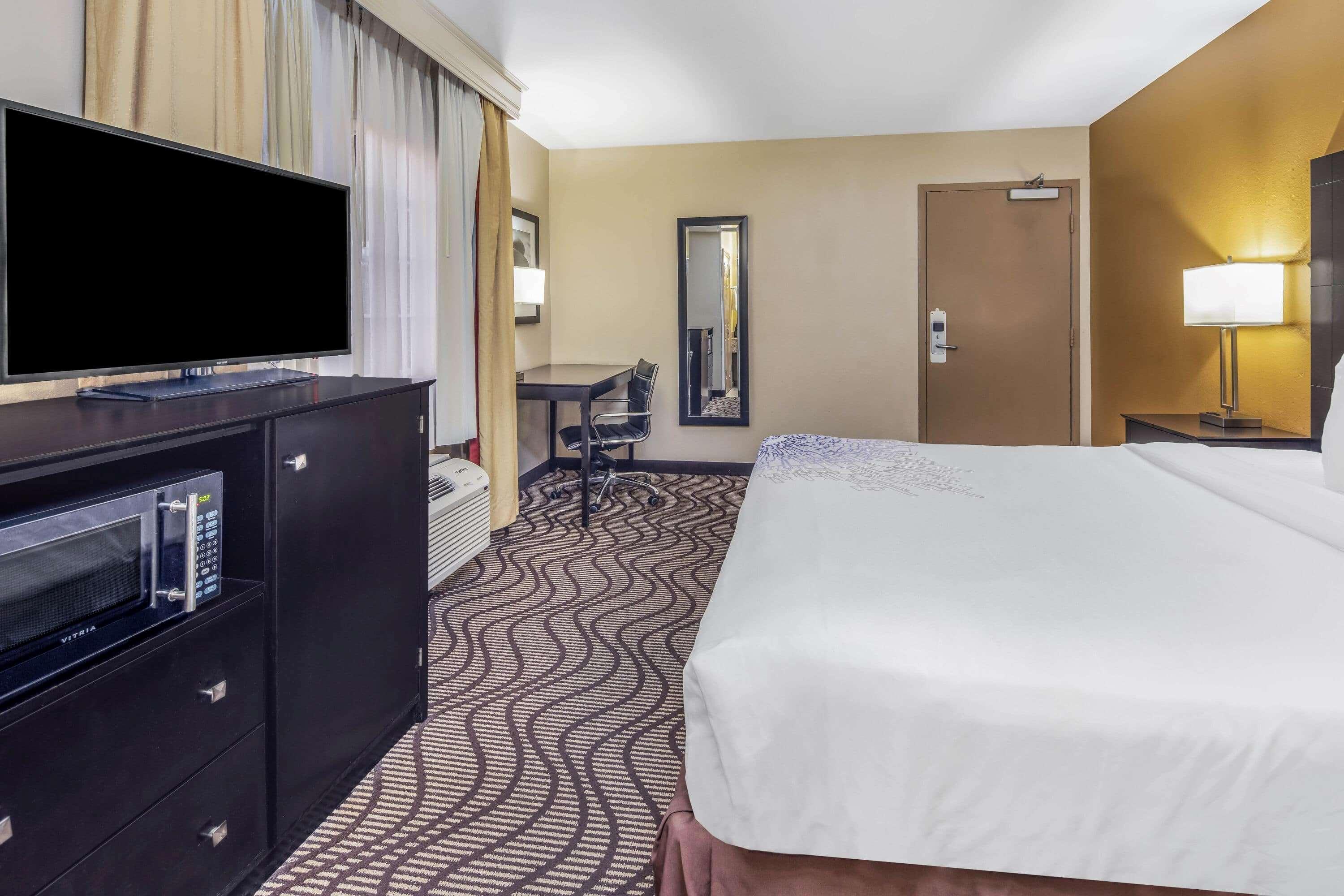La Quinta By Wyndham Carlsbad - Legoland Area Hotel Екстериор снимка
